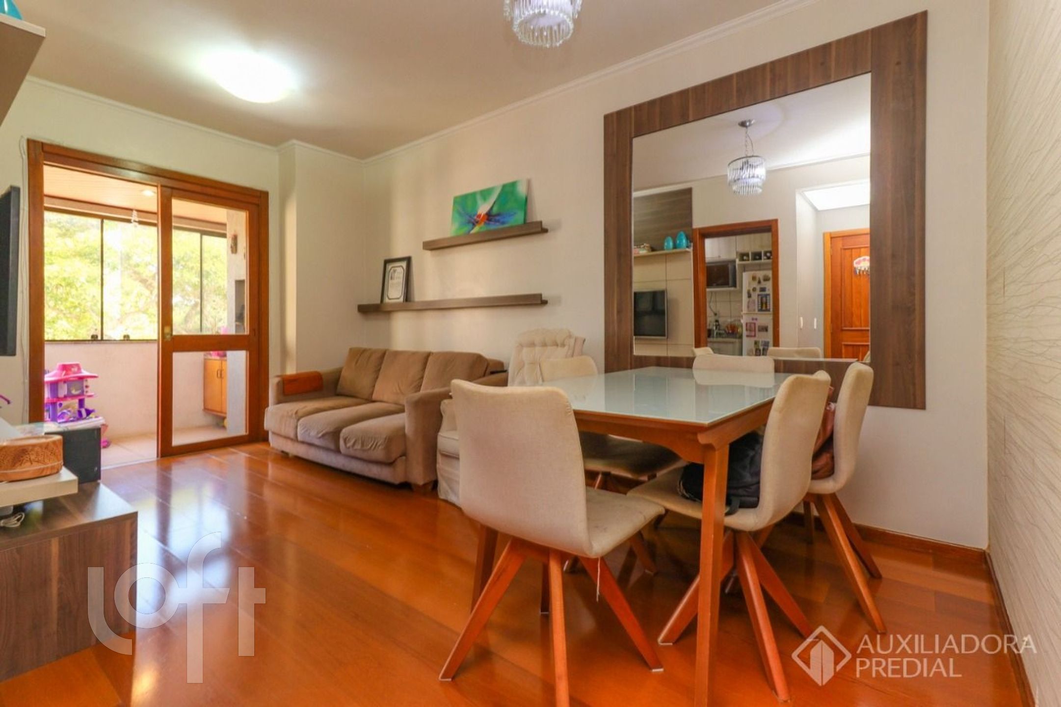 Apartamento com 60m², 2 dormitórios, 1 vaga, Menino Deus em Porto Alegre