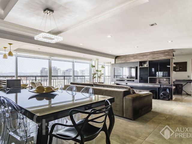 Apartamento com 141m², 4 dormitórios, 1 suíte, 2 vagas, Jardim Europa em Porto Alegre