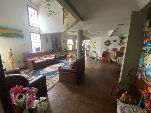 Casa com 300m², 4 dormitórios, 3 suítes, 2 vagas, Santana em Porto Alegre