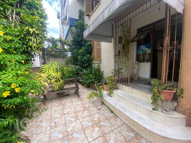 Casa com 300m², 4 dormitórios, 3 suítes, 2 vagas, Santana em Porto Alegre