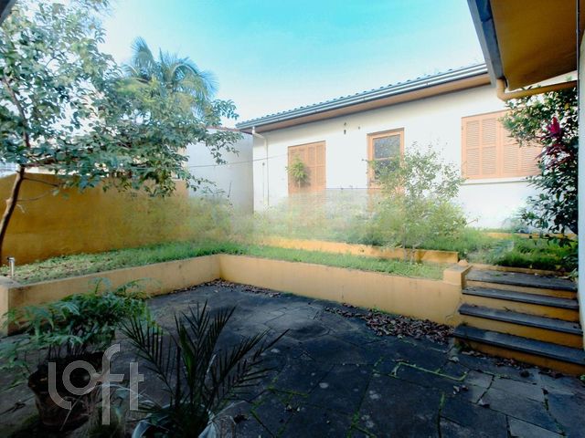 Casa com 319m², 3 dormitórios, 1 suíte, 4 vagas, Vila Ipiranga em Porto Alegre