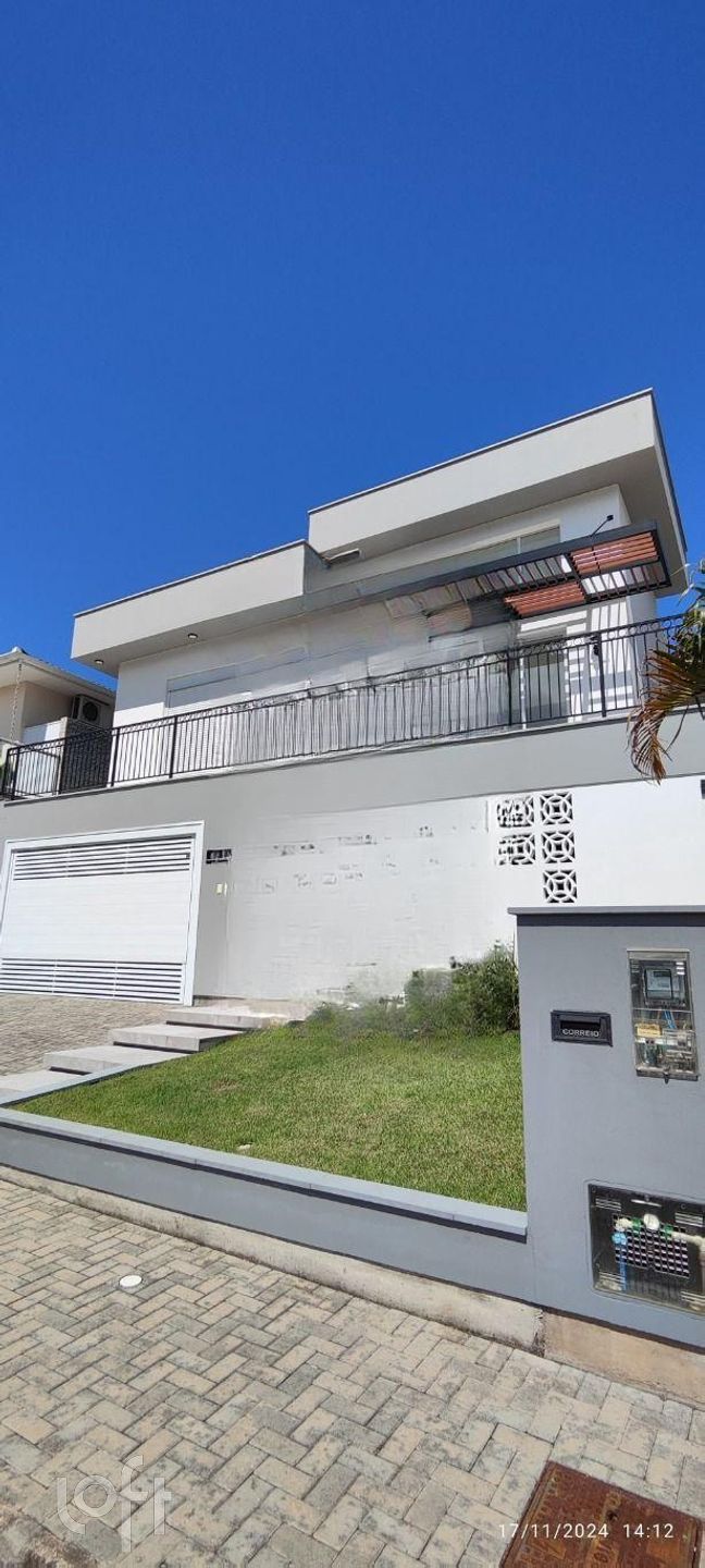 Casa Residencial com 208m², 3 quartos, 1 suíte, 2 garagens, no bairro Cidade Universitaria Pedra Branca em Palhoça