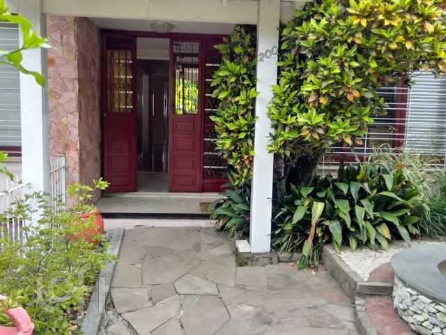 Casa com 288m², 4 dormitórios, 2 suítes, Chácara das Pedras em Porto Alegre