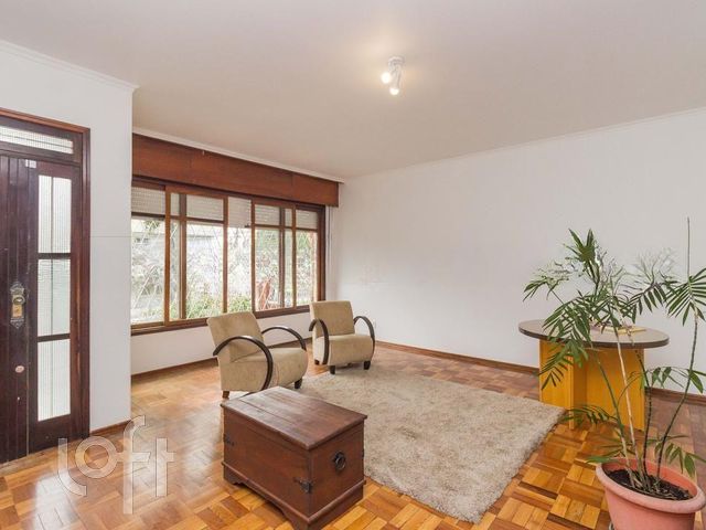 Casa com 290m², 4 dormitórios, 1 suíte, 4 vagas, Vila Ipiranga em Porto Alegre