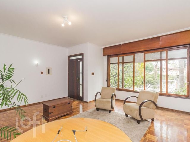 Casa com 290m², 4 dormitórios, 1 suíte, 4 vagas, Vila Ipiranga em Porto Alegre
