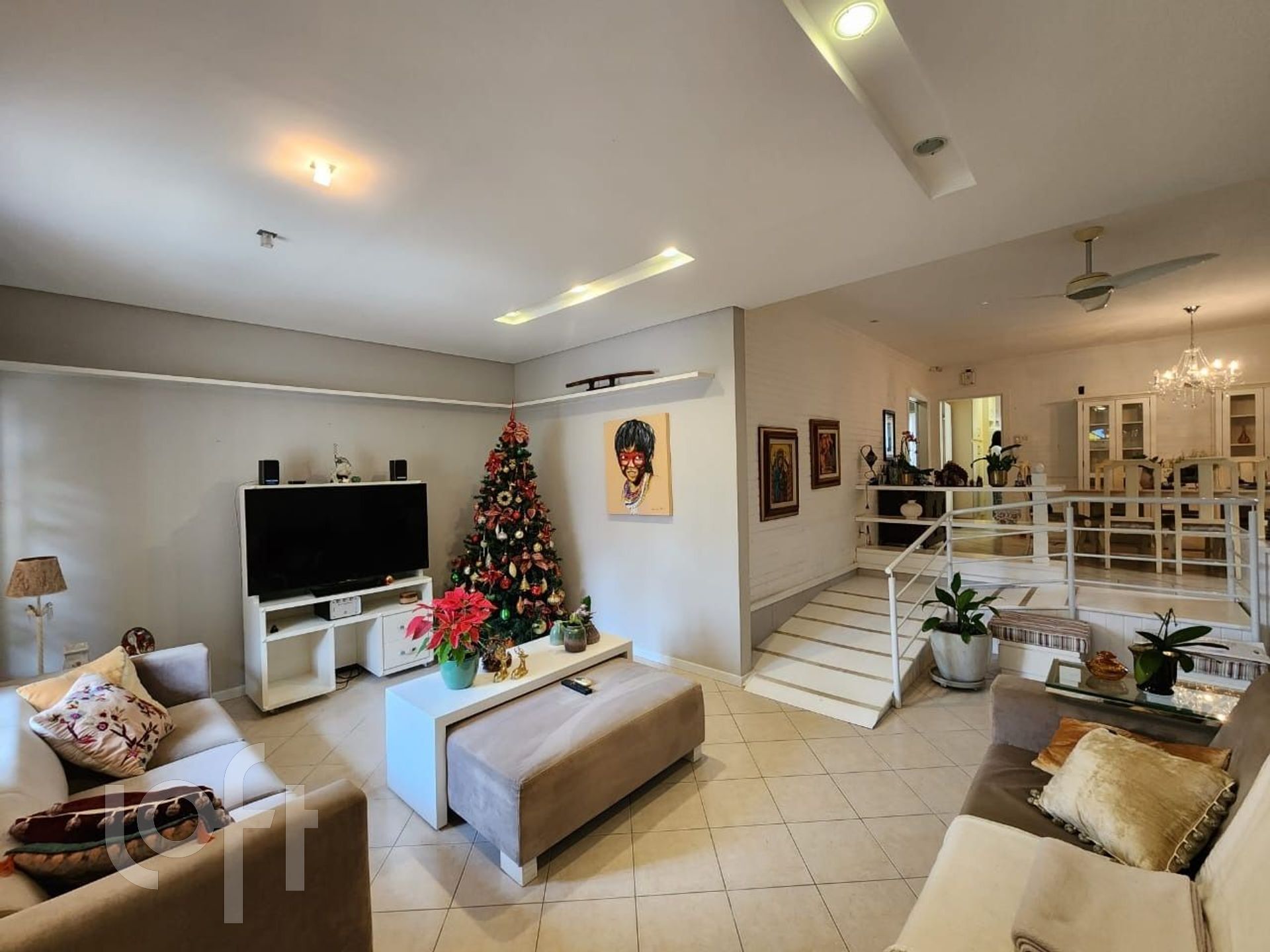Casa à venda em Centro com 230 m², 3 quartos, 1 suíte, 2 vagas