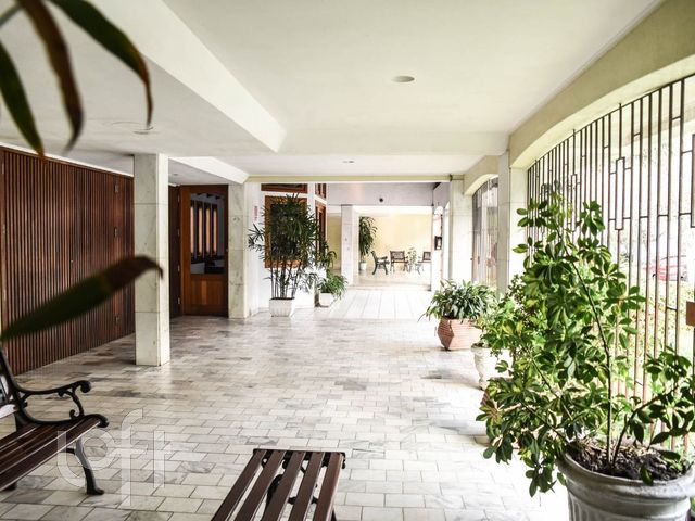 Apartamento com 67m², 2 dormitórios, 1 suíte, 1 vaga, Auxiliadora em Porto Alegre