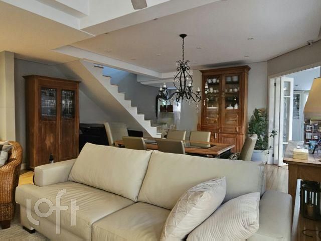 Casa com 400m², 3 dormitórios, 3 suítes, 5 vagas, Chácara das Pedras em Porto Alegre