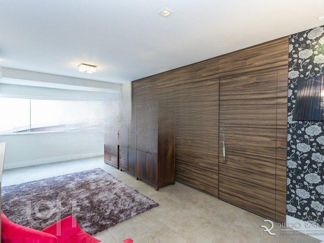 Apartamento com 72m², 2 dormitórios, 1 suíte, 1 vaga, Jardim Botânico em Porto Alegre