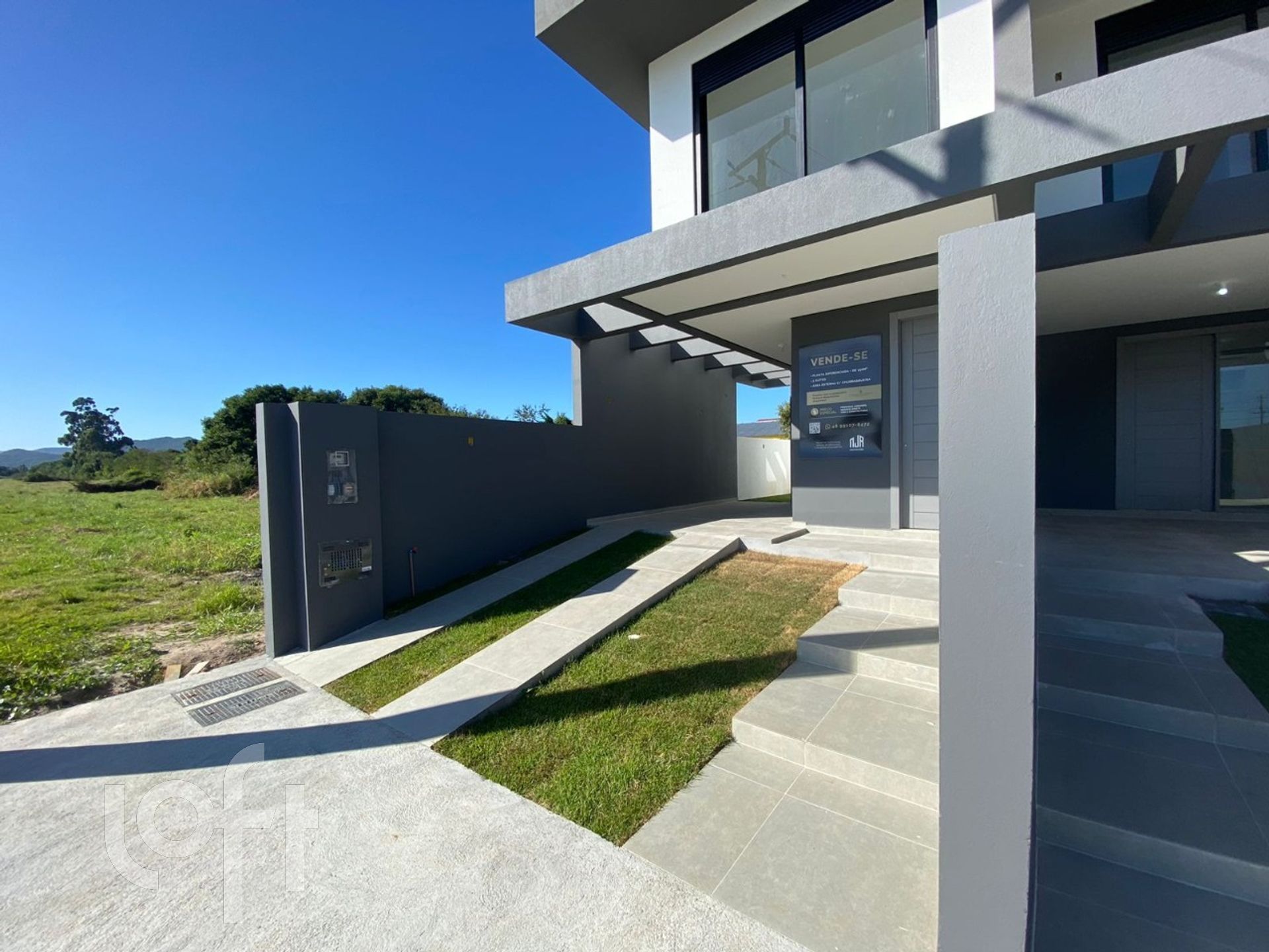 Casa Residencial com 121m², 3 quartos, 3 suítes, 1 garagem, no bairro Moenda em Florianópolis