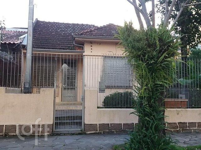Casa com 198m², 3 dormitórios, 1 suíte, 2 vagas, Menino Deus em Porto Alegre