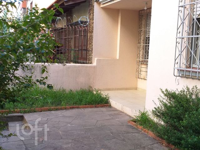 Casa com 198m², 3 dormitórios, 1 suíte, 2 vagas, Menino Deus em Porto Alegre