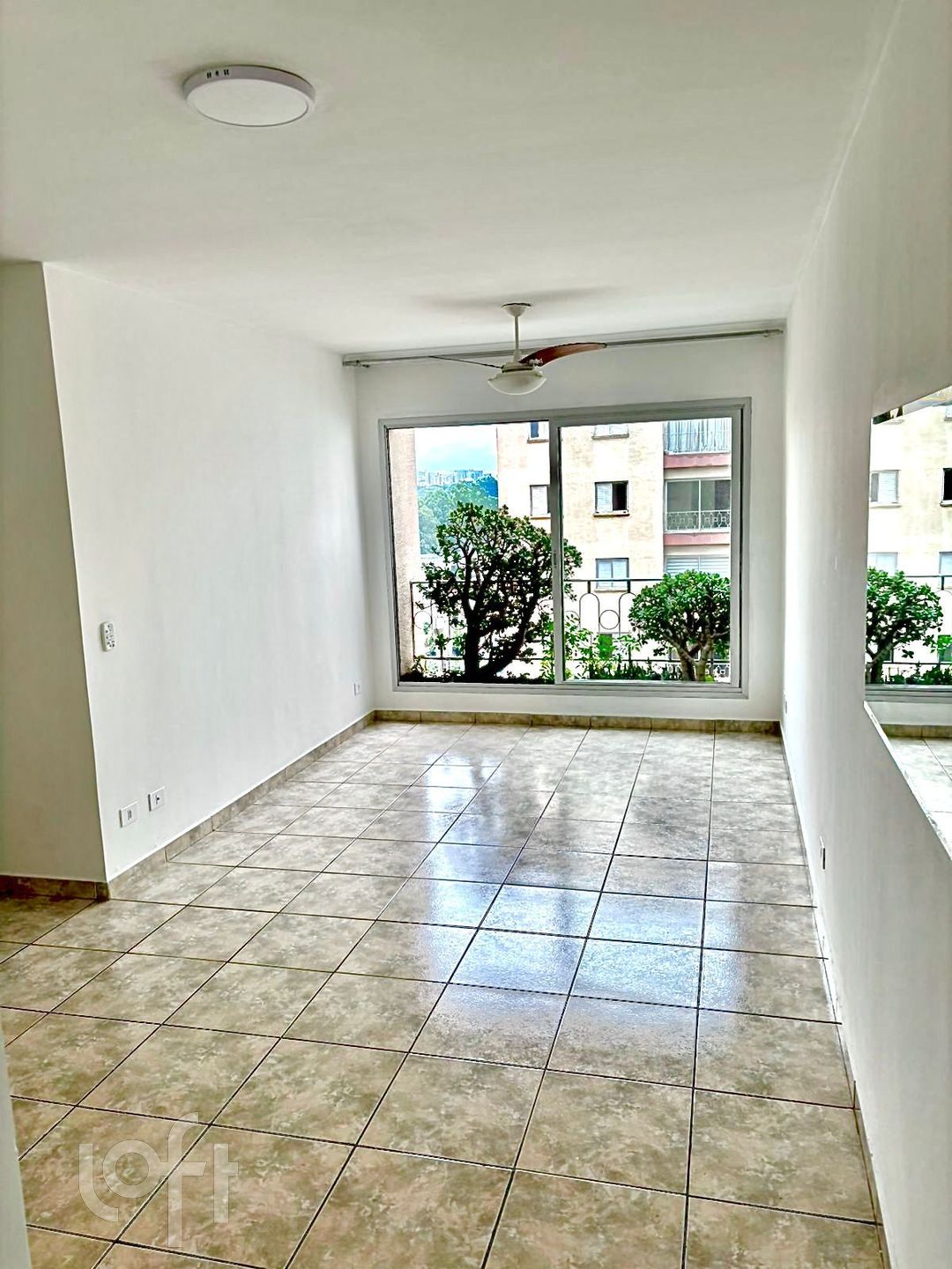 Apartamento à venda com 2 quartos, 70m² - Foto 1