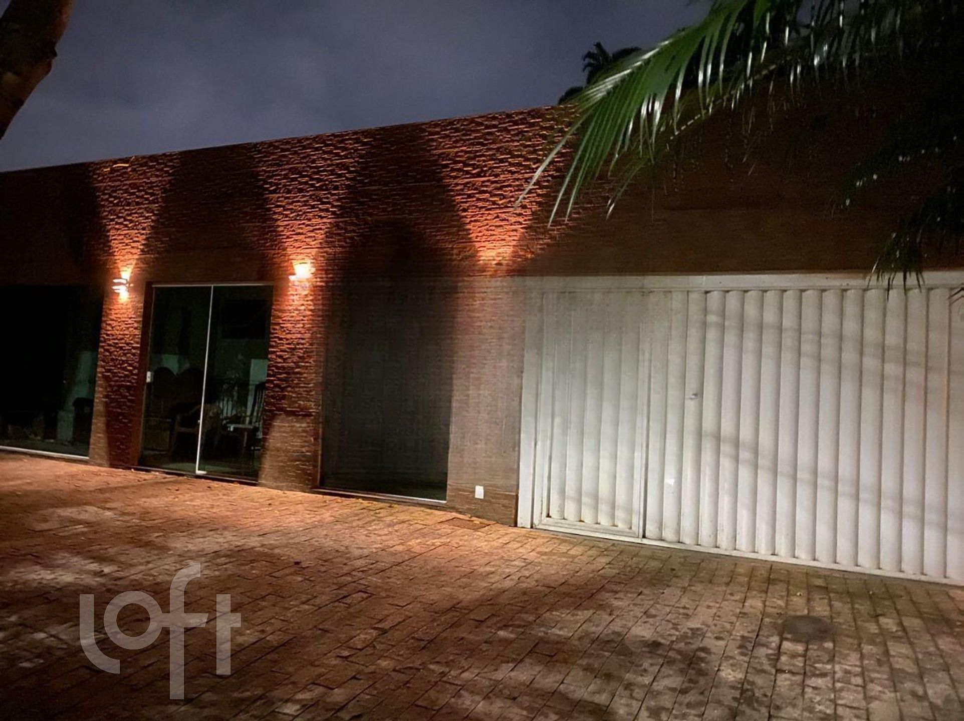 Casa Residencial com 235m², 4 quartos, 2 suítes, 6 garagens, no bairro Fazenda em Itajaí
