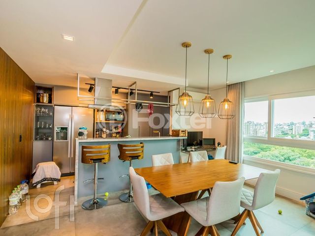 Apartamento com 81m², 2 dormitórios, 2 suítes, 2 vagas, Moinhos de Vento em Porto Alegre