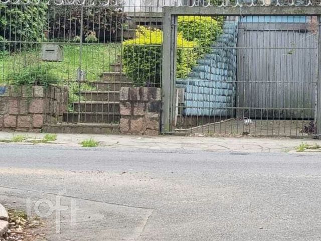 Casa com 440m², 3 dormitórios, 1 suíte, 3 vagas, Jardim Botânico em Porto Alegre