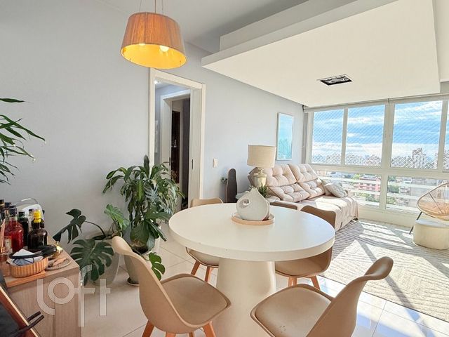 Apartamento com 70m², 2 dormitórios, 1 suíte, 2 vagas, Jardim Botânico em Porto Alegre