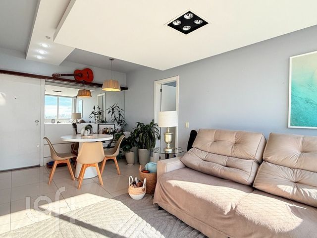 Apartamento com 70m², 2 dormitórios, 1 suíte, 2 vagas, Jardim Botânico em Porto Alegre