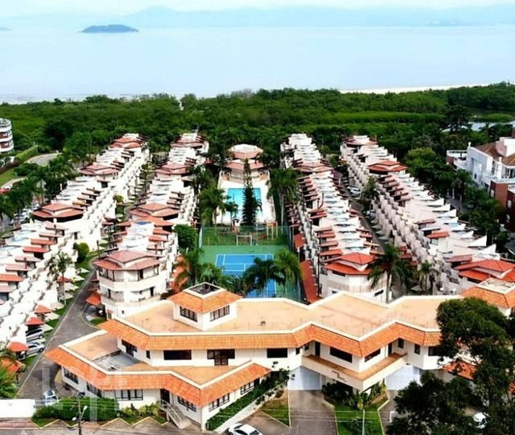 Casa Residencial com 129m², 3 quartos, 2 suítes, 1 garagem, no bairro Ponta das Canas em Florianópolis