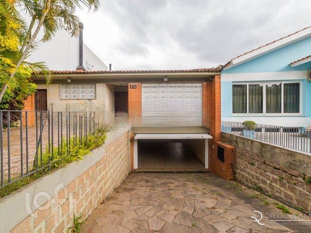 Casa com 403m², 6 dormitórios, 2 suítes, 4 vagas, Chácara das Pedras em Porto Alegre