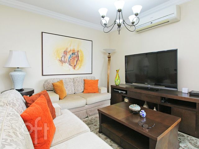 Apartamento com 110m², 3 dormitórios, 1 suíte, 2 vagas, Moinhos de Vento em Porto Alegre