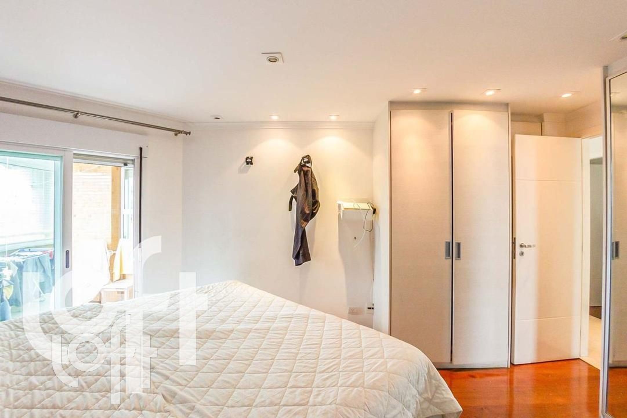 Apartamento à venda com 3 quartos, 240m² - Foto 14