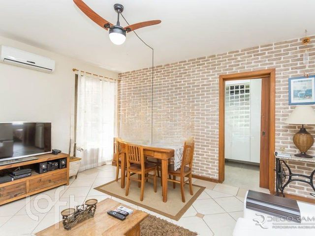 Apartamento com 60m², 2 dormitórios, 1 vaga, Rio Branco em Porto Alegre