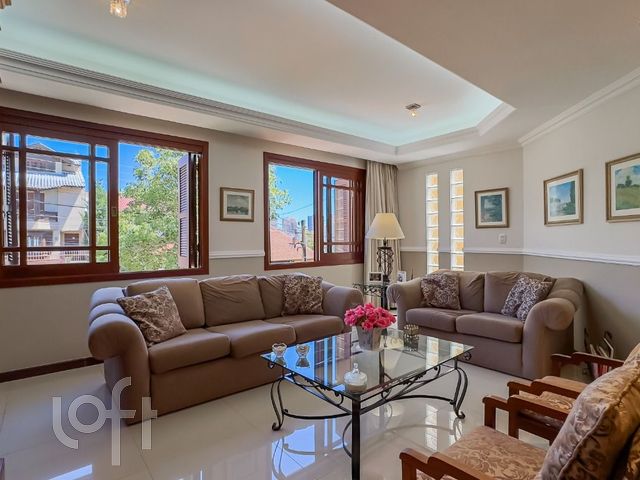 Casa com 261m², 3 dormitórios, 1 suíte, Chácara das Pedras em Porto Alegre