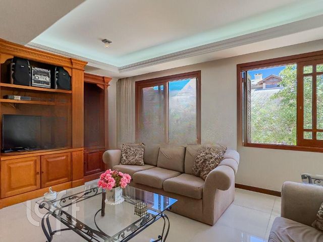 Casa com 261m², 3 dormitórios, 1 suíte, Chácara das Pedras em Porto Alegre