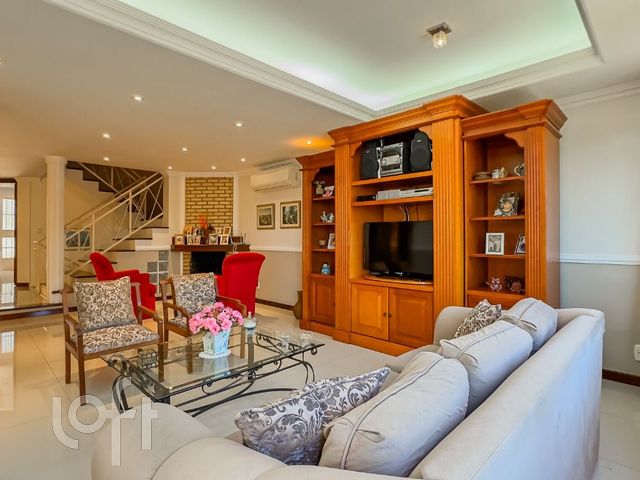 Casa com 261m², 3 dormitórios, 1 suíte, Chácara das Pedras em Porto Alegre