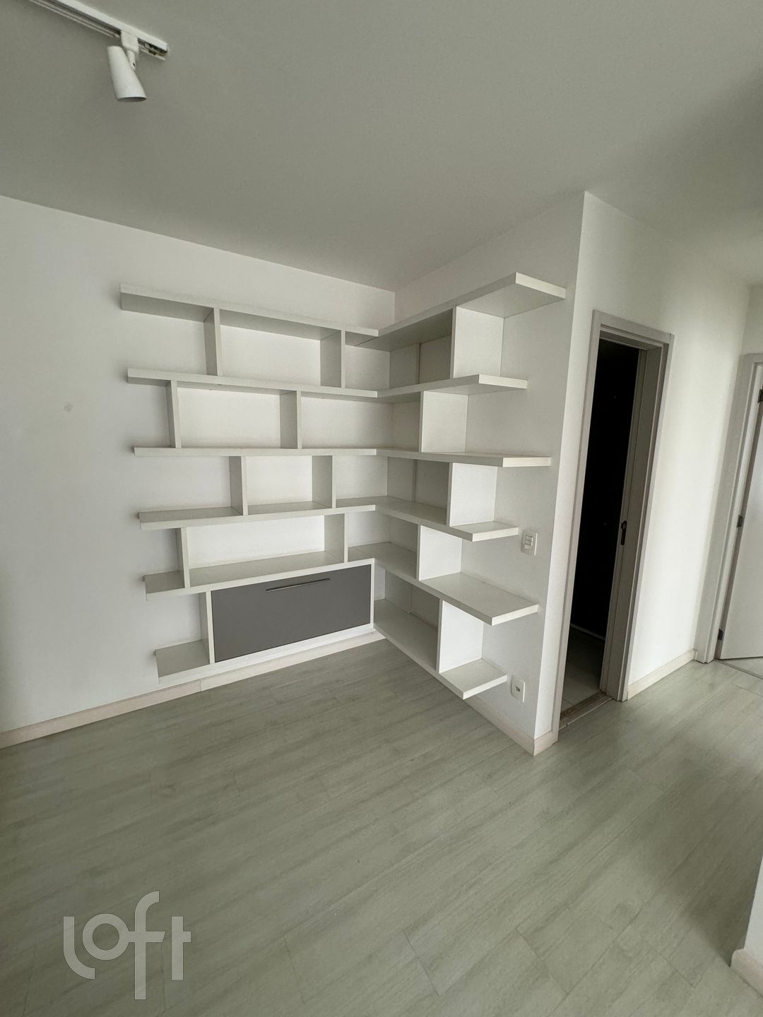 Apartamento à venda com 2 quartos, 69m² - Foto 2