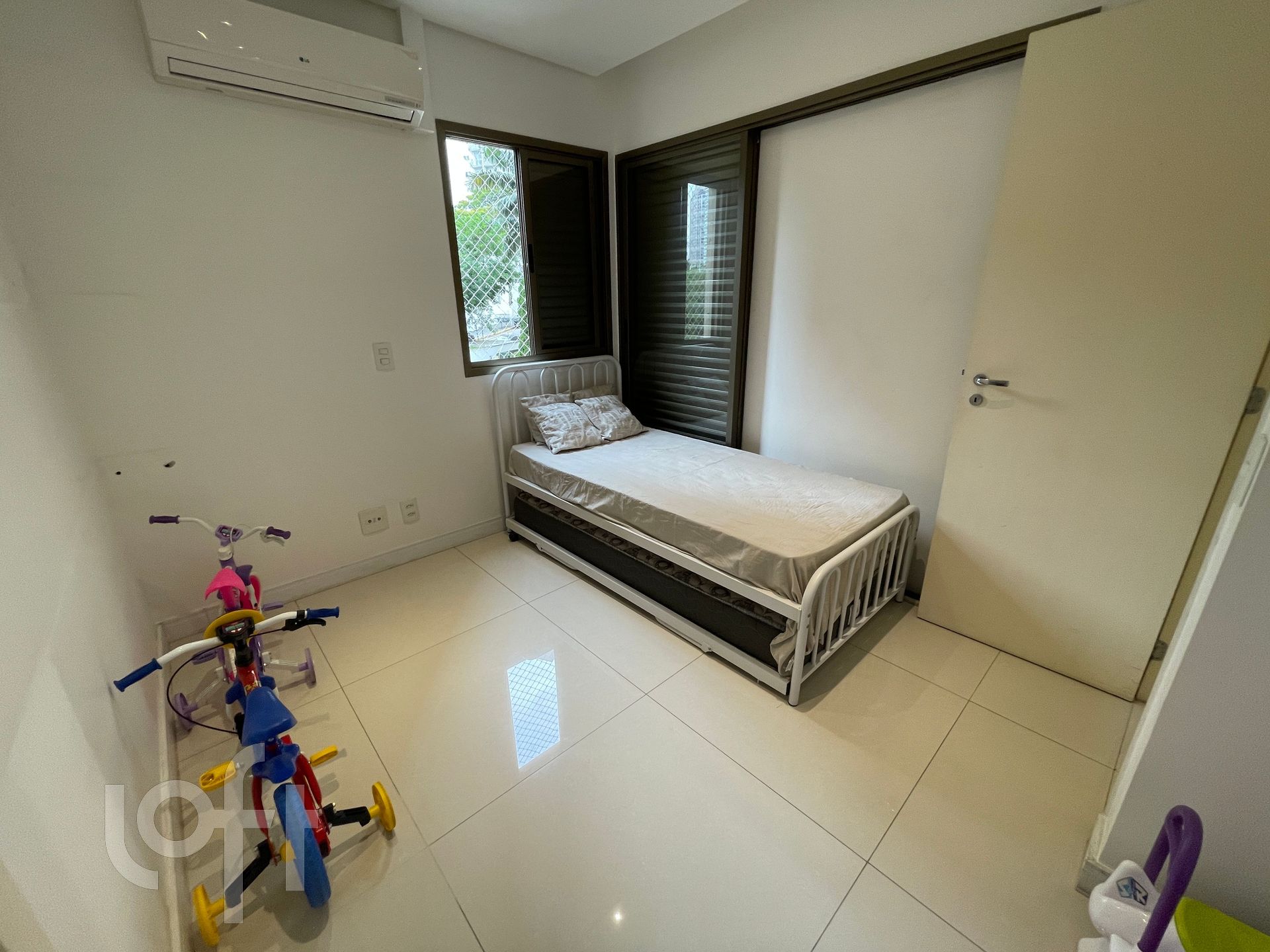 Apartamento à venda com 3 quartos, 218m² - Foto 23