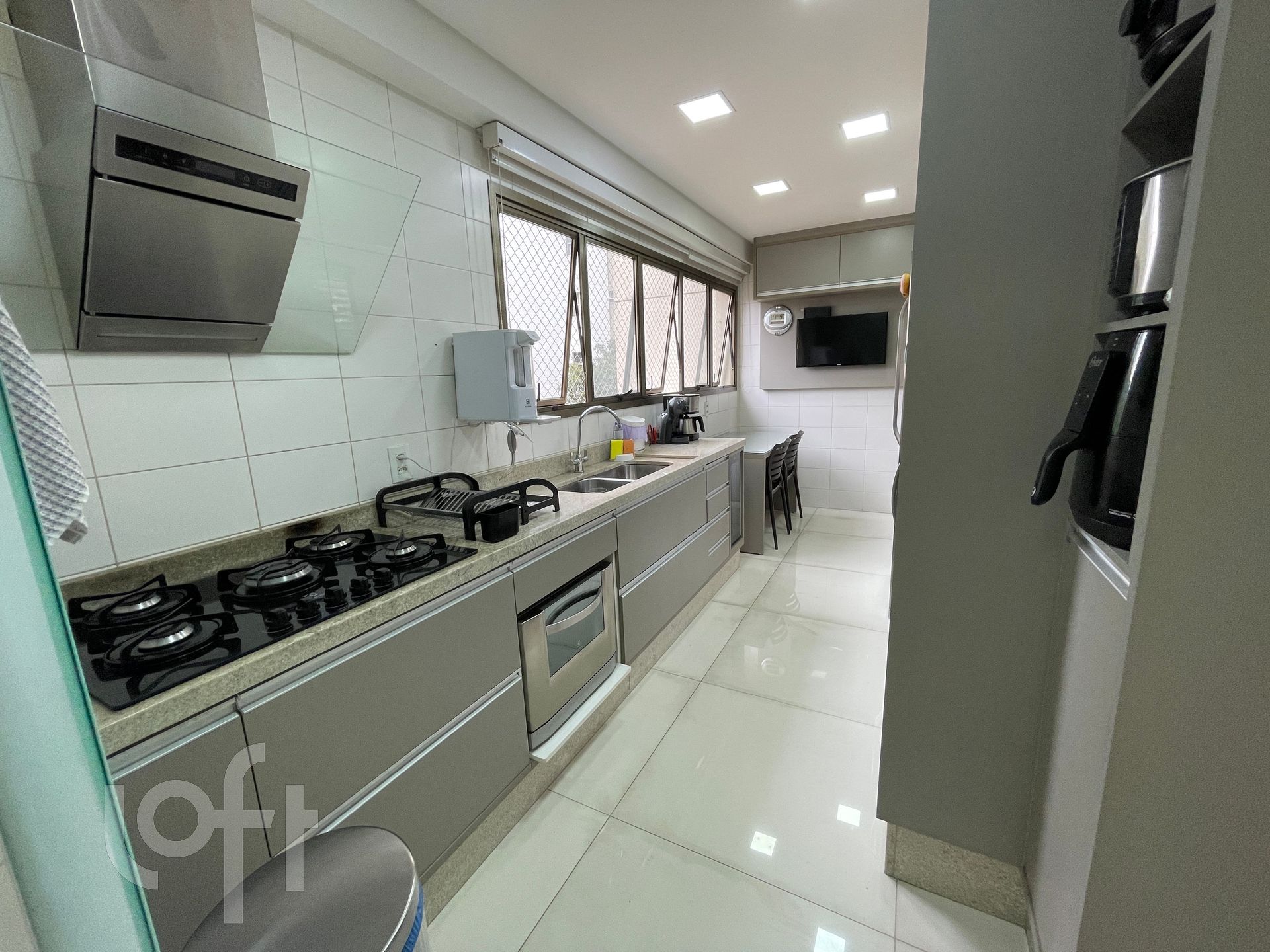 Apartamento à venda com 3 quartos, 218m² - Foto 13