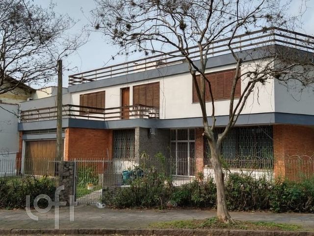 Casa com 480m², 5 dormitórios, 1 suíte, 4 vagas, Higienópolis em Porto Alegre