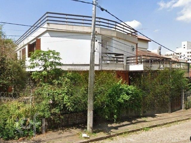 Casa com 480m², 5 dormitórios, 1 suíte, 4 vagas, Higienópolis em Porto Alegre