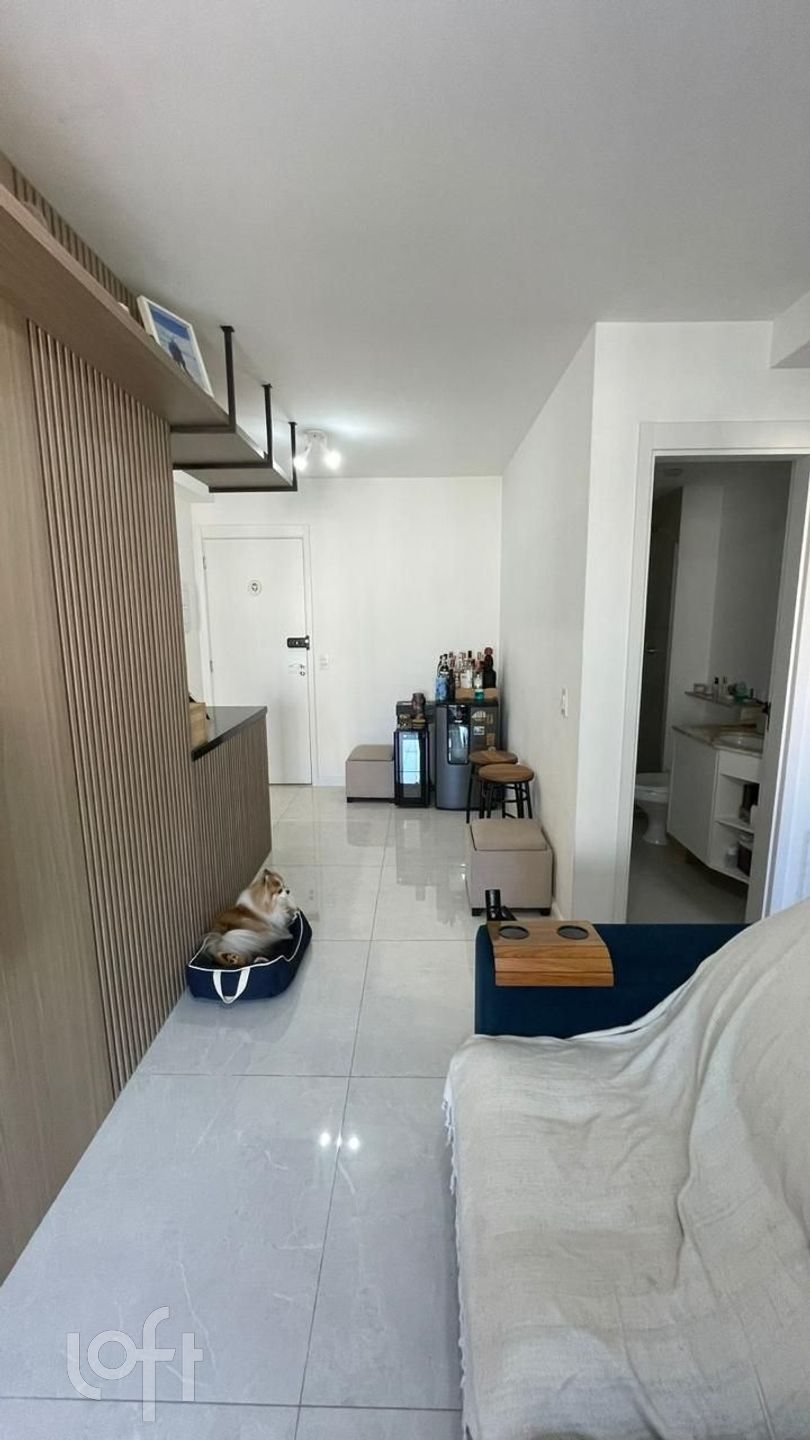 Apartamento à venda com 2 quartos, 67m² - Foto 2