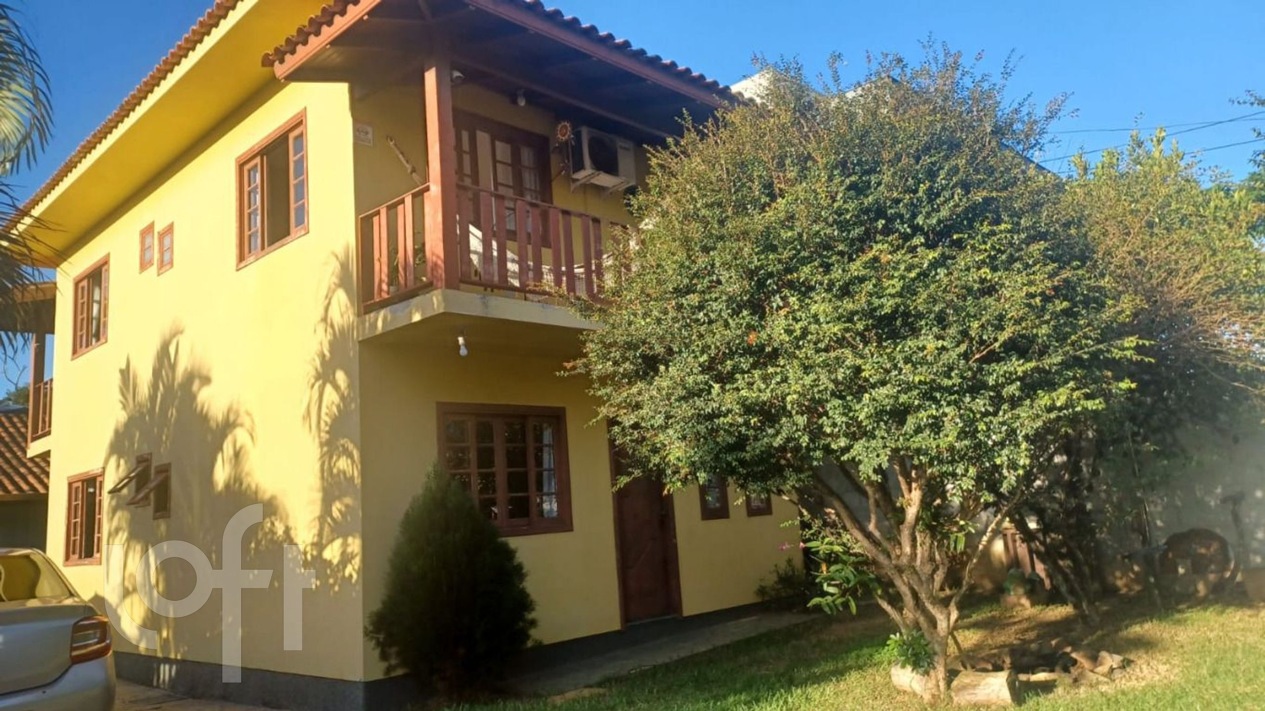 Casa Residencial com 250m², 6 quartos, 2 suítes, no bairro Rio tavares central em Florianópolis