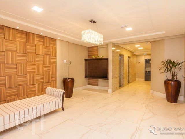 Apartamento com 91m², 3 dormitórios, 1 suíte, 2 vagas, Auxiliadora em Porto Alegre