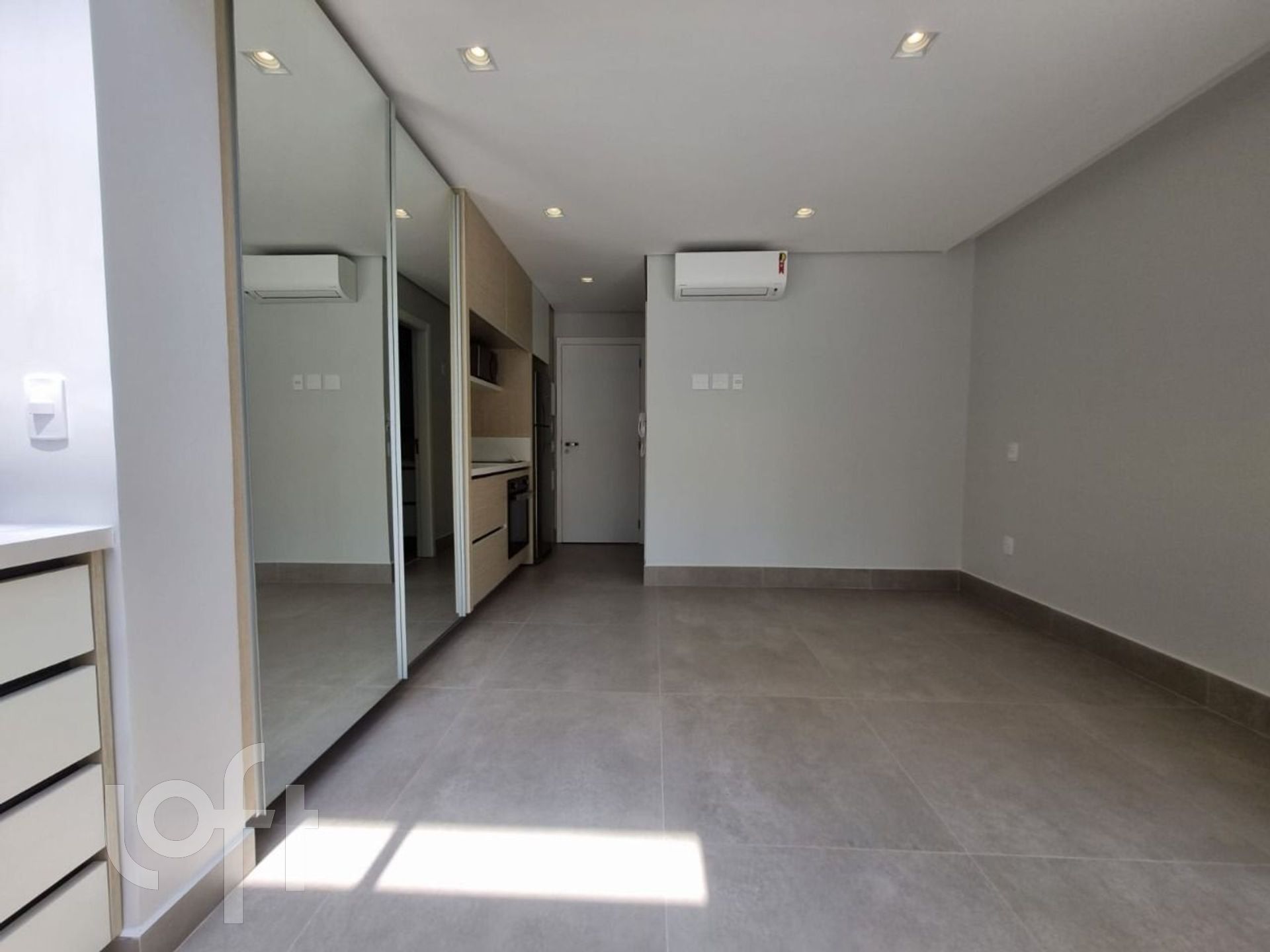 Apartamento à venda com 1 quarto, 28m² - Foto 11