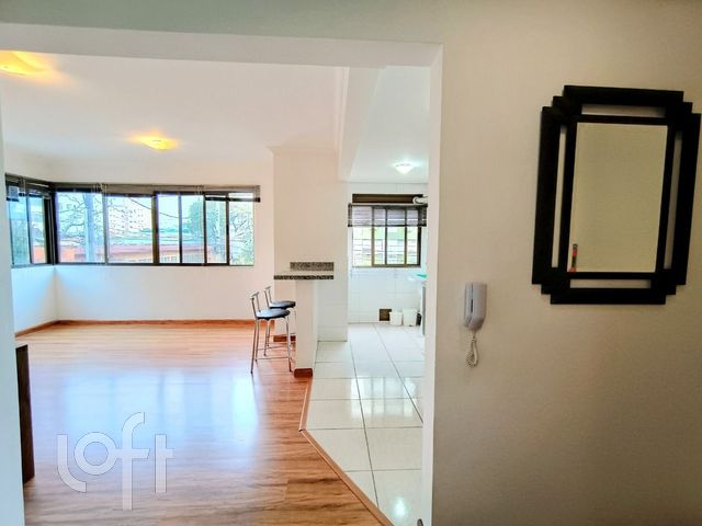 Apartamento com 72m², 2 dormitórios, 1 suíte, 1 vaga, Vila Ipiranga em Porto Alegre