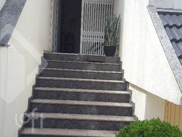 Casa com 316m², 5 dormitórios, 5 suítes, 2 vagas, Menino Deus em Porto Alegre