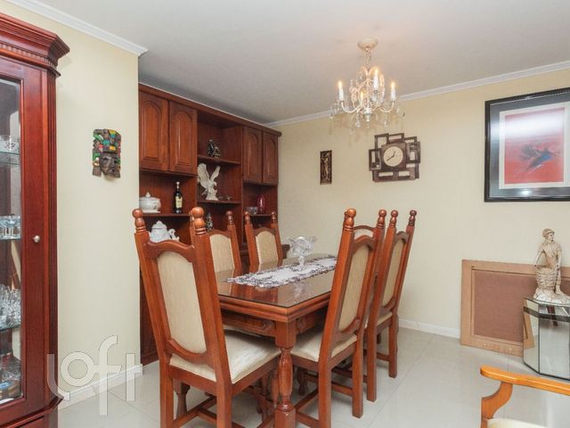 Apartamento com 87m², 3 dormitórios, 1 suíte, 2 vagas, Jardim Botânico em Porto Alegre