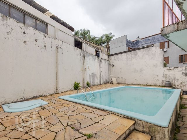 Casa com 235m², 4 dormitórios, 1 suíte, 2 vagas, Chácara das Pedras em Porto Alegre