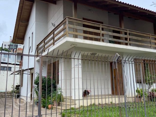Casa com 235m², 3 dormitórios, 1 suíte, 2 vagas, Chácara das Pedras em Porto Alegre