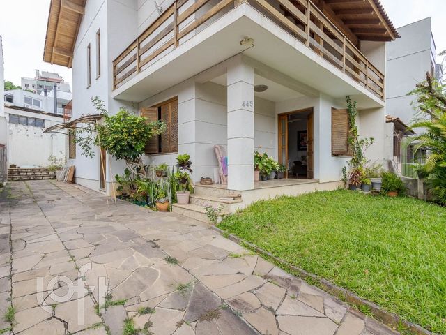 Casa com 235m², 4 dormitórios, 1 suíte, 2 vagas, Chácara das Pedras em Porto Alegre