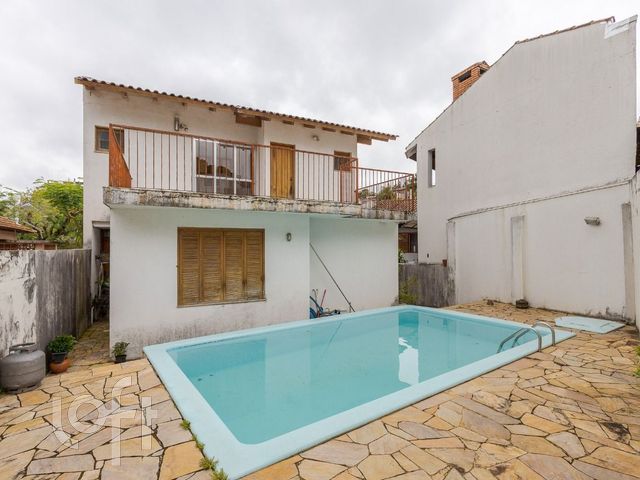 Casa com 235m², 4 dormitórios, 1 suíte, 2 vagas, Chácara das Pedras em Porto Alegre
