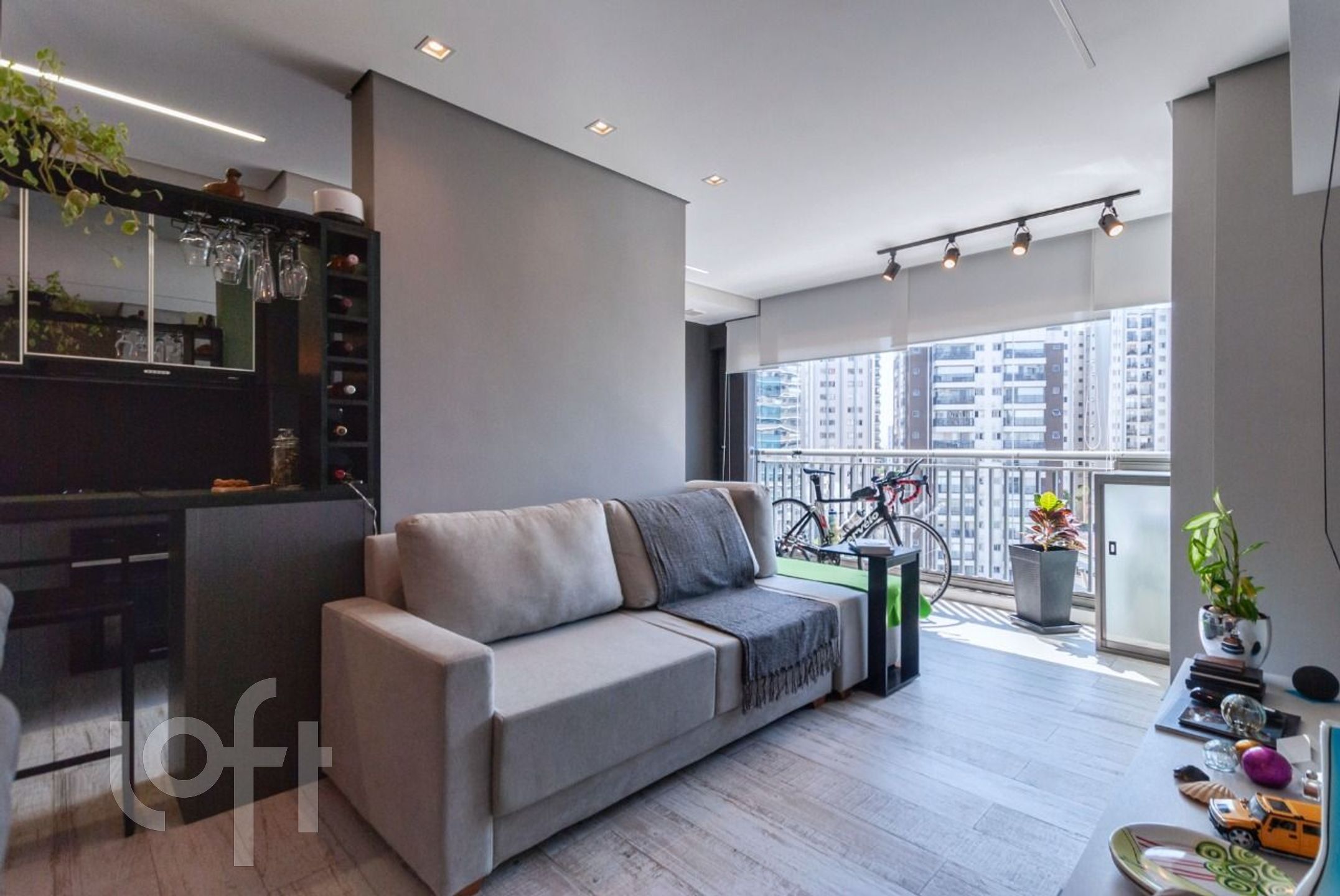 Apartamento à venda com 2 quartos, 64m² - Foto 1