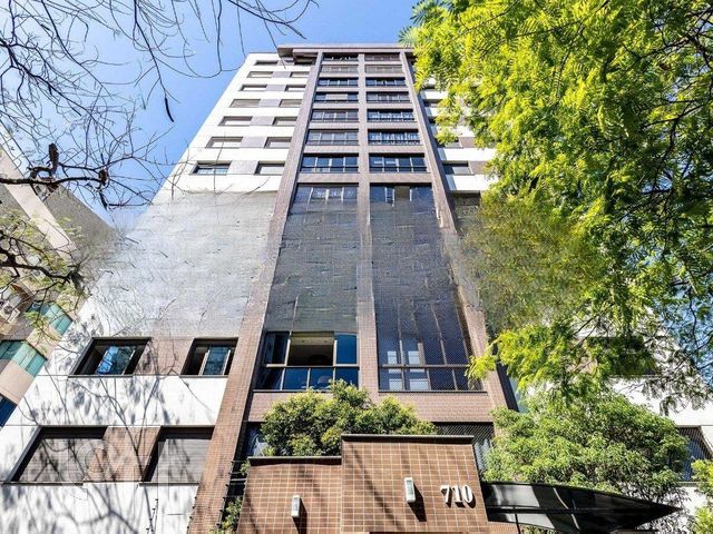 Apartamento com 73m², 2 dormitórios, 1 suíte, 2 vagas, Petrópolis em Porto Alegre