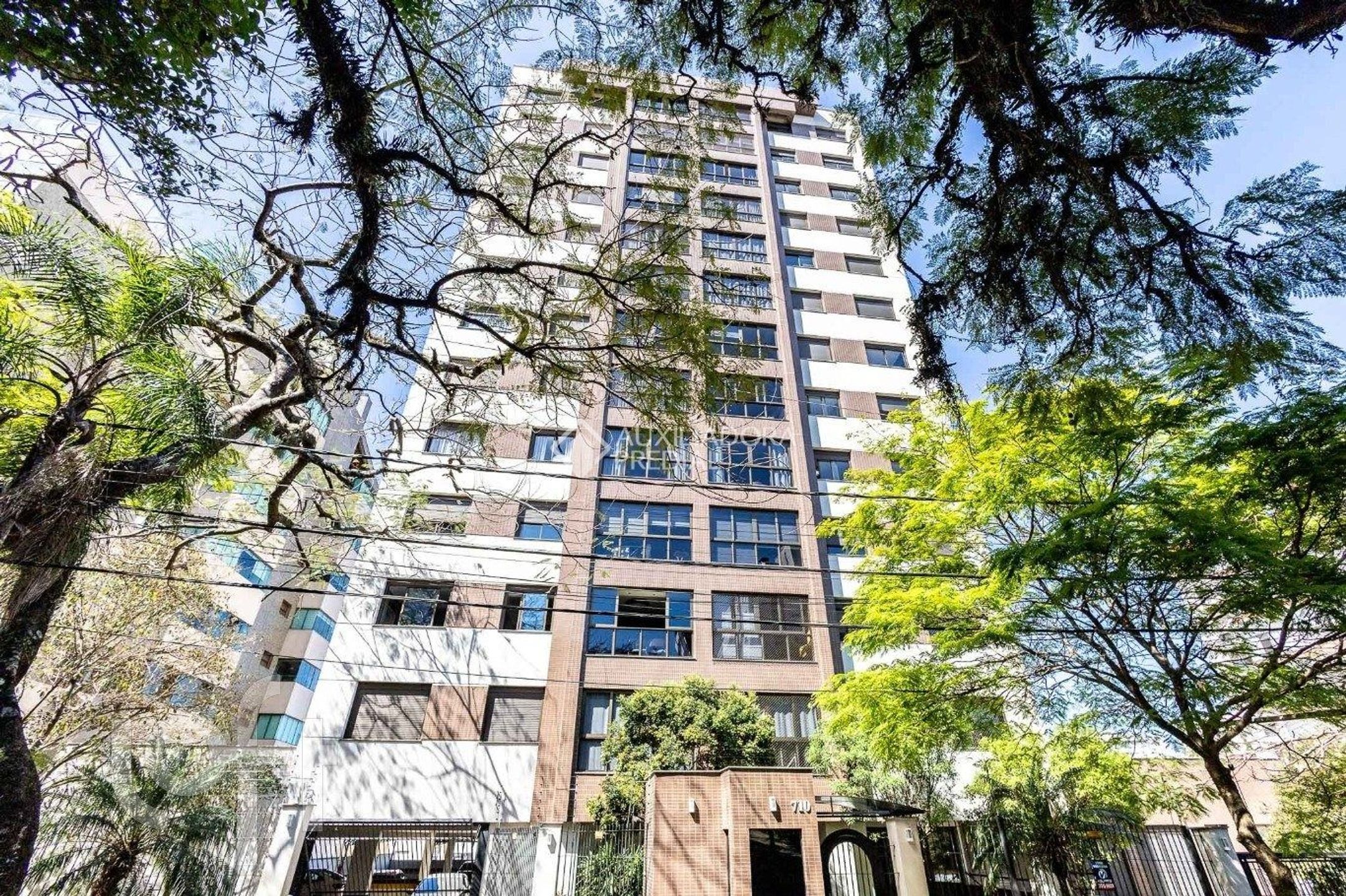 Apartamento com 73m², 2 dormitórios, 1 suíte, 2 vagas, Petrópolis em Porto Alegre