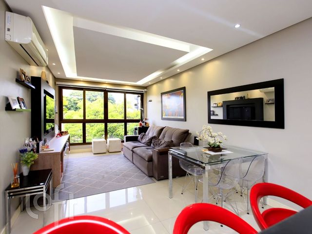 Apartamento com 73m², 2 dormitórios, 1 suíte, 2 vagas, Petrópolis em Porto Alegre